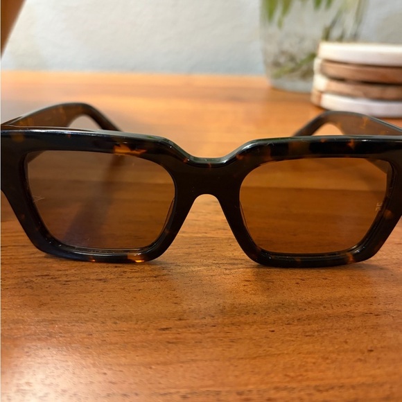 Hillman Accessories - $2032 Hillman Eyewear Tortoise Shell Square Sunglasses GUC